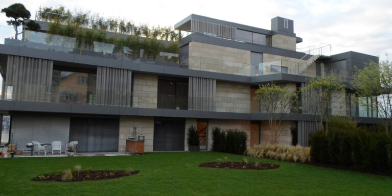 Mehrfamilienhaus in Kilchberg mit Garten